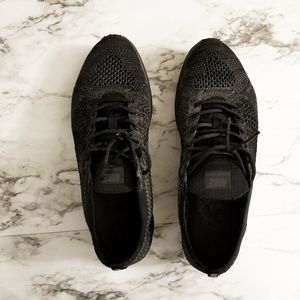 Nike Flyknit Racer triple black